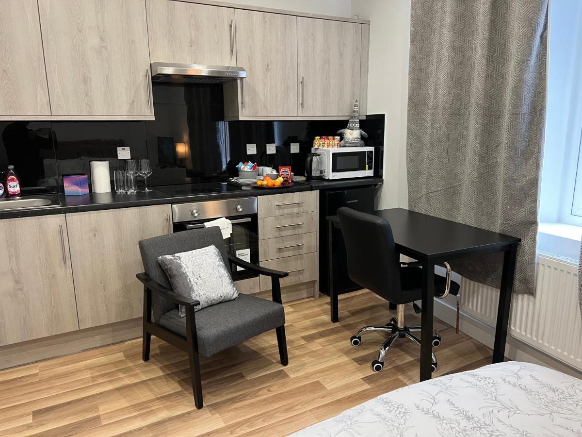 La Vie - Entire Apartment - Next To Central District Elizabeth Line Tube Station - Near Central London & Wembley Ийлинг Екстериор снимка